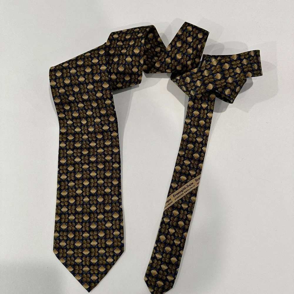 Men's ERMENEGILDO ZEGNA classic neck tie.